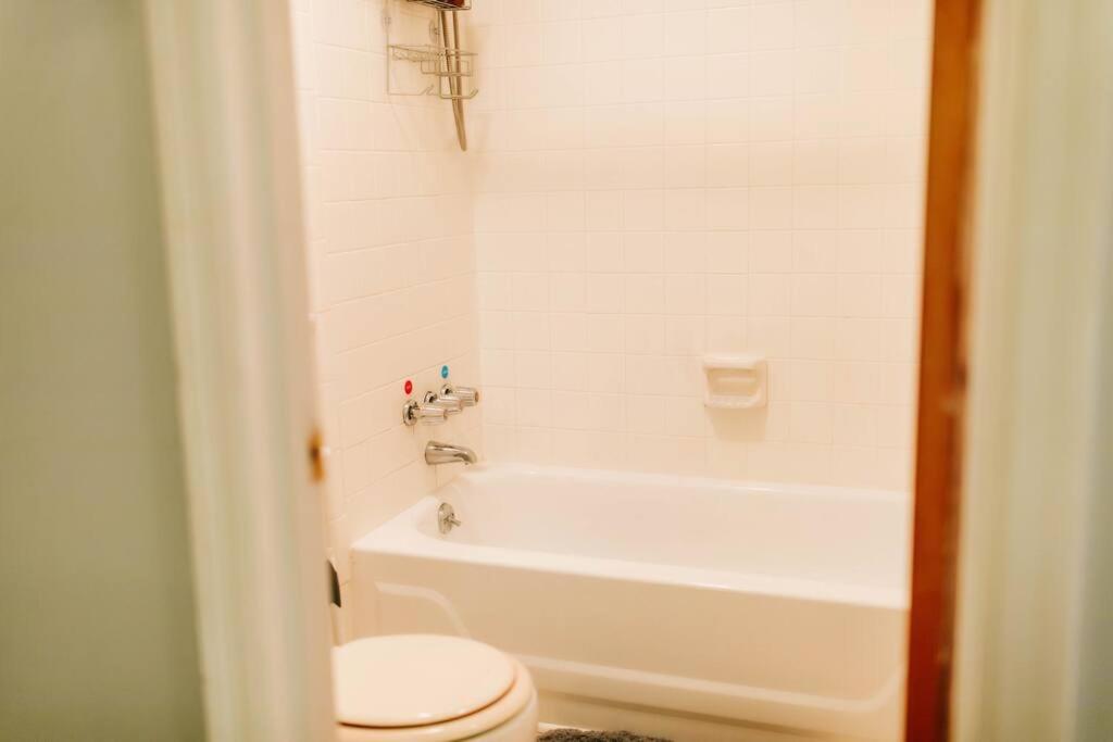 Cozy 3-Bed Athens Getaway, Right Near Uga!公寓 外观 照片